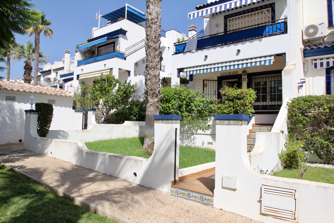 South facing ground floor apartment in Villamartin next to the swimming pool.