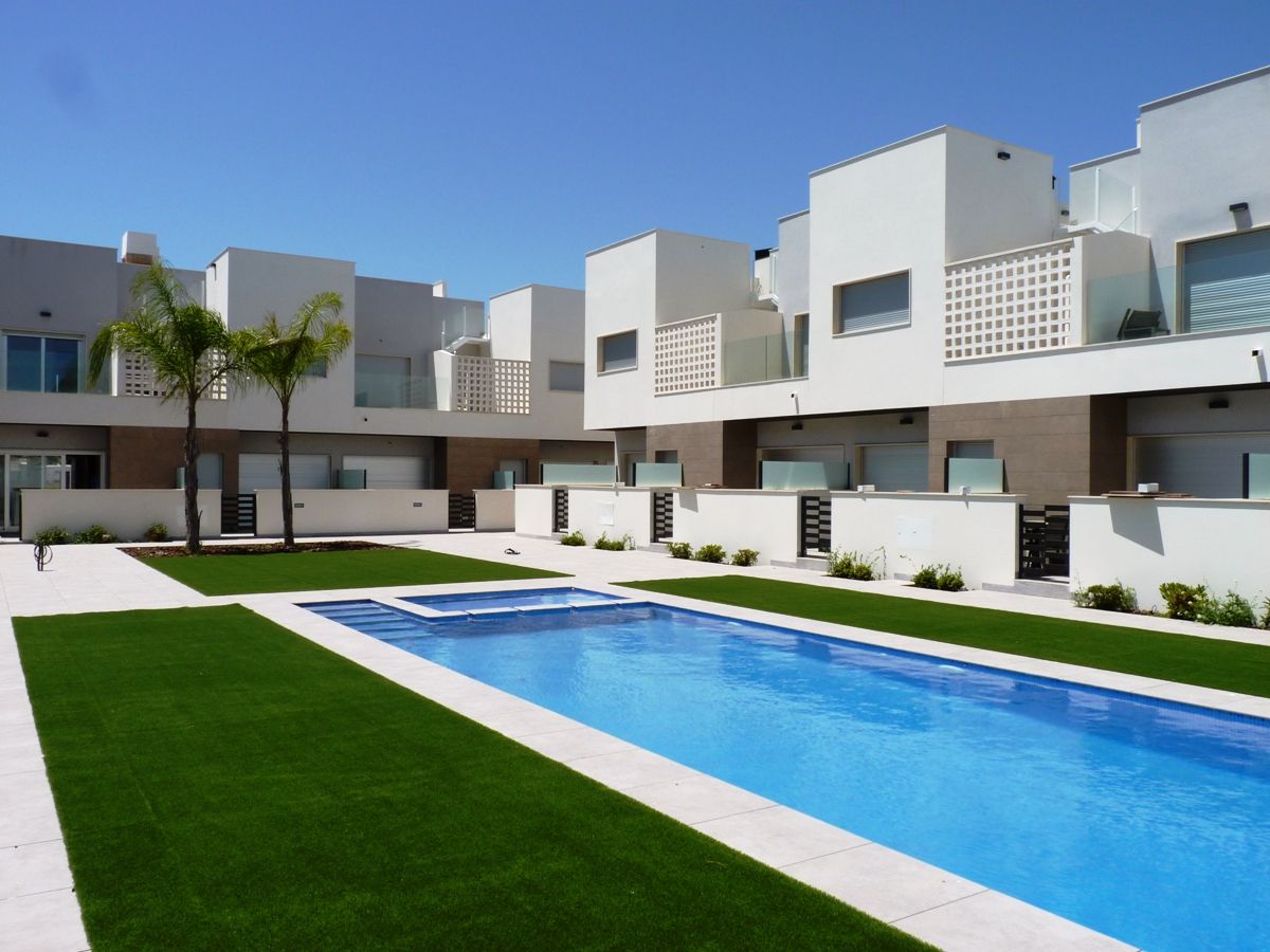 TOWNHOUSES KEY-IN-HAND AT 700 M. FROM THE MAR MENOR/MEDITERRANEAN SEA