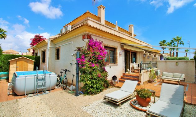 Adosado - Reventa - Villamartín -
                PAU 8