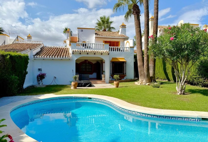 Alquiler a largo plazo - Villa -
Villamartín - Villamartin