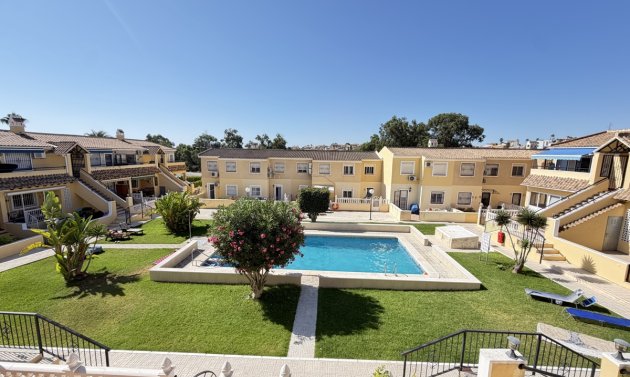 Apartamento - Reventa - Villamartín -
                Villamartin