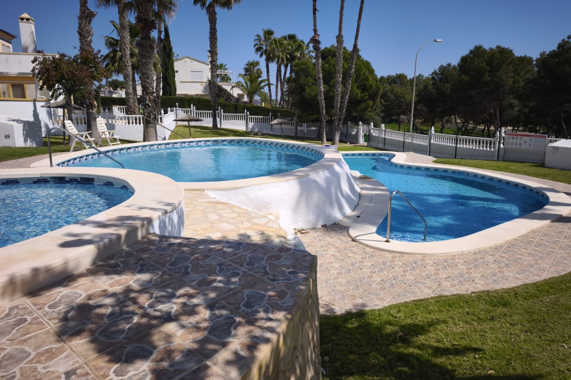 Återförsäljning - Bungalow -
Villamartín - Rioja