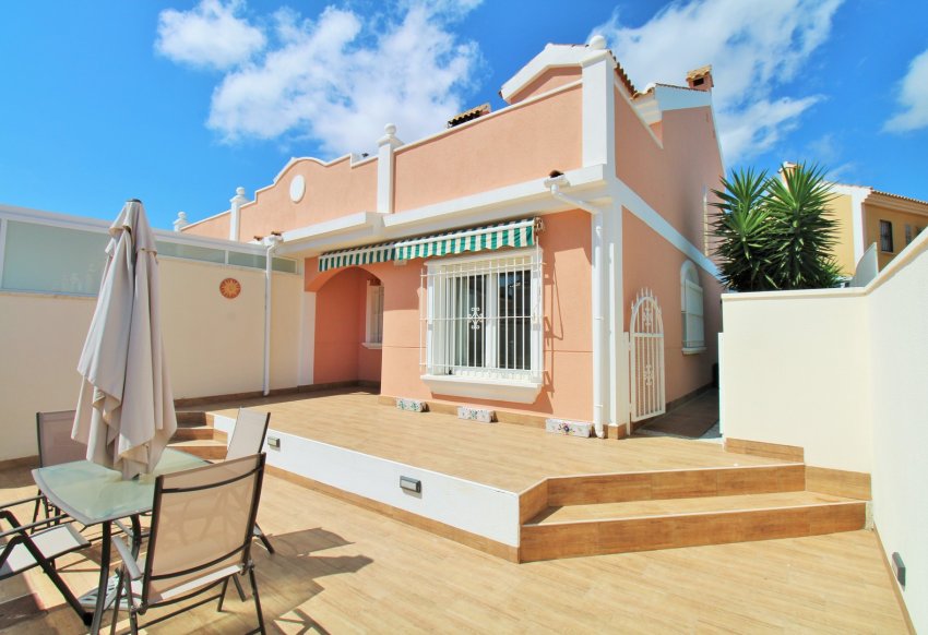 Återförsäljning - Detached Villa -
Cabo Roig