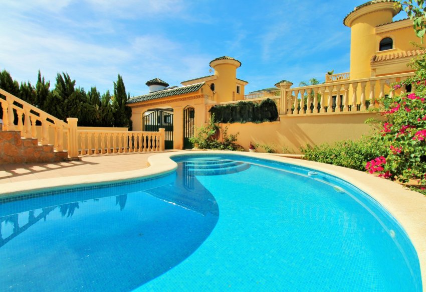 Återförsäljning - Detached Villa -
Villamartín - Villamartin