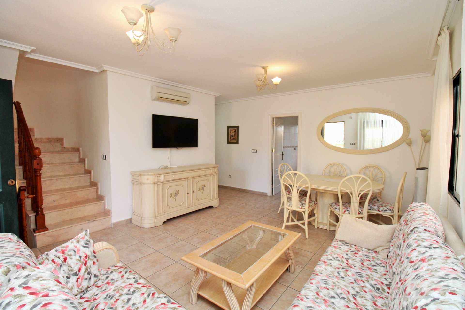 Återförsäljning - Detached Villa -
Villamartín - Villamartin