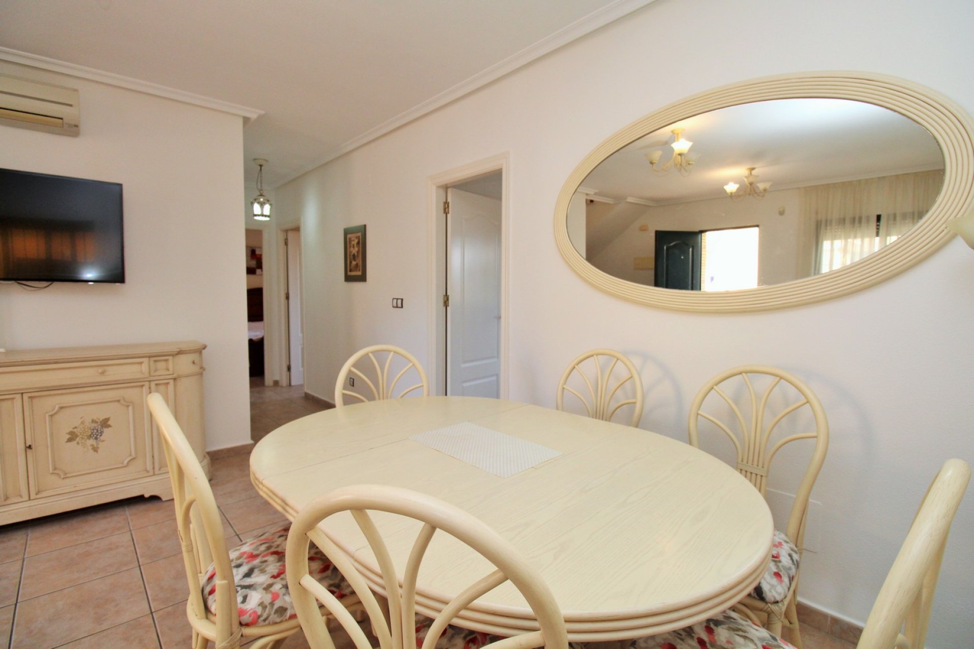 Återförsäljning - Detached Villa -
Villamartín - Villamartin