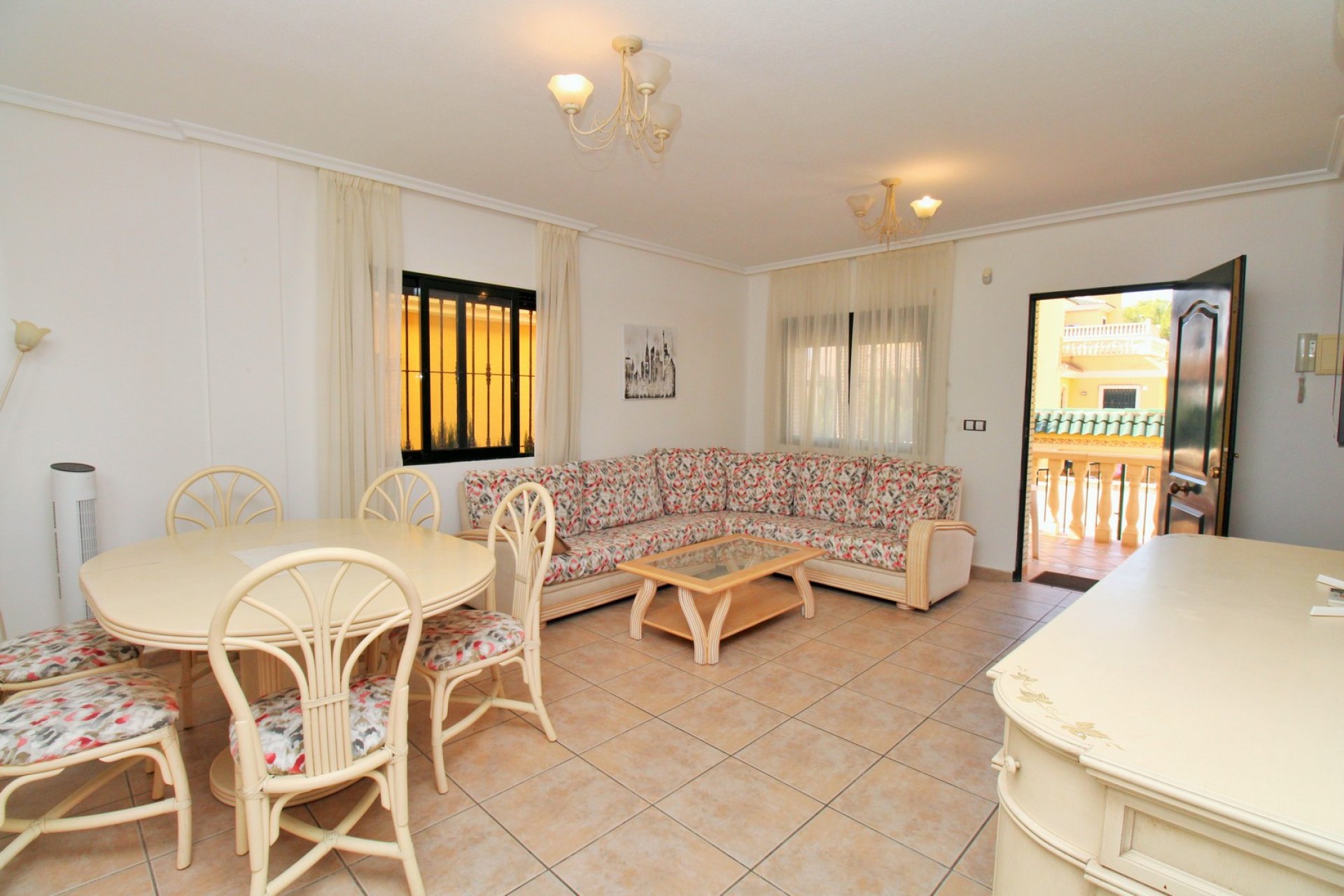 Återförsäljning - Detached Villa -
Villamartín - Villamartin