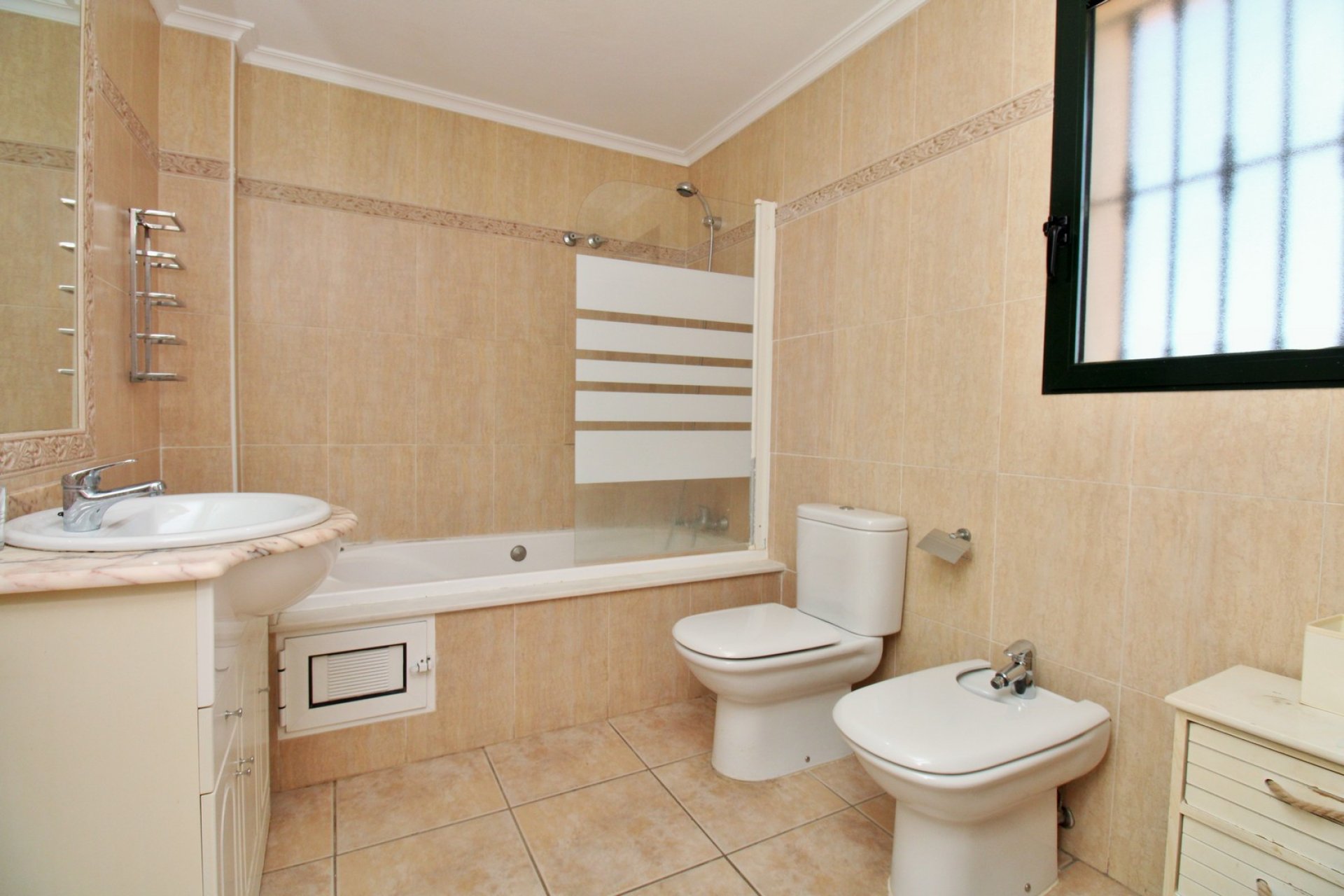 Återförsäljning - Detached Villa -
Villamartín - Villamartin