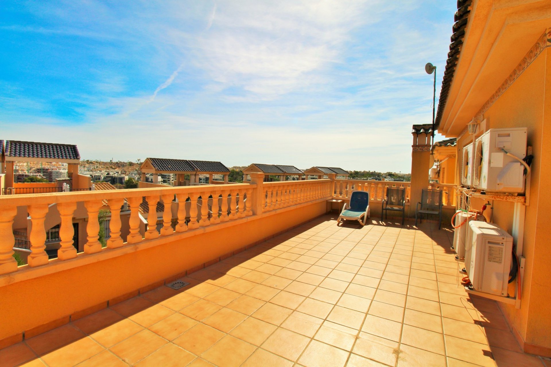 Återförsäljning - Detached Villa -
Villamartín - Villamartin