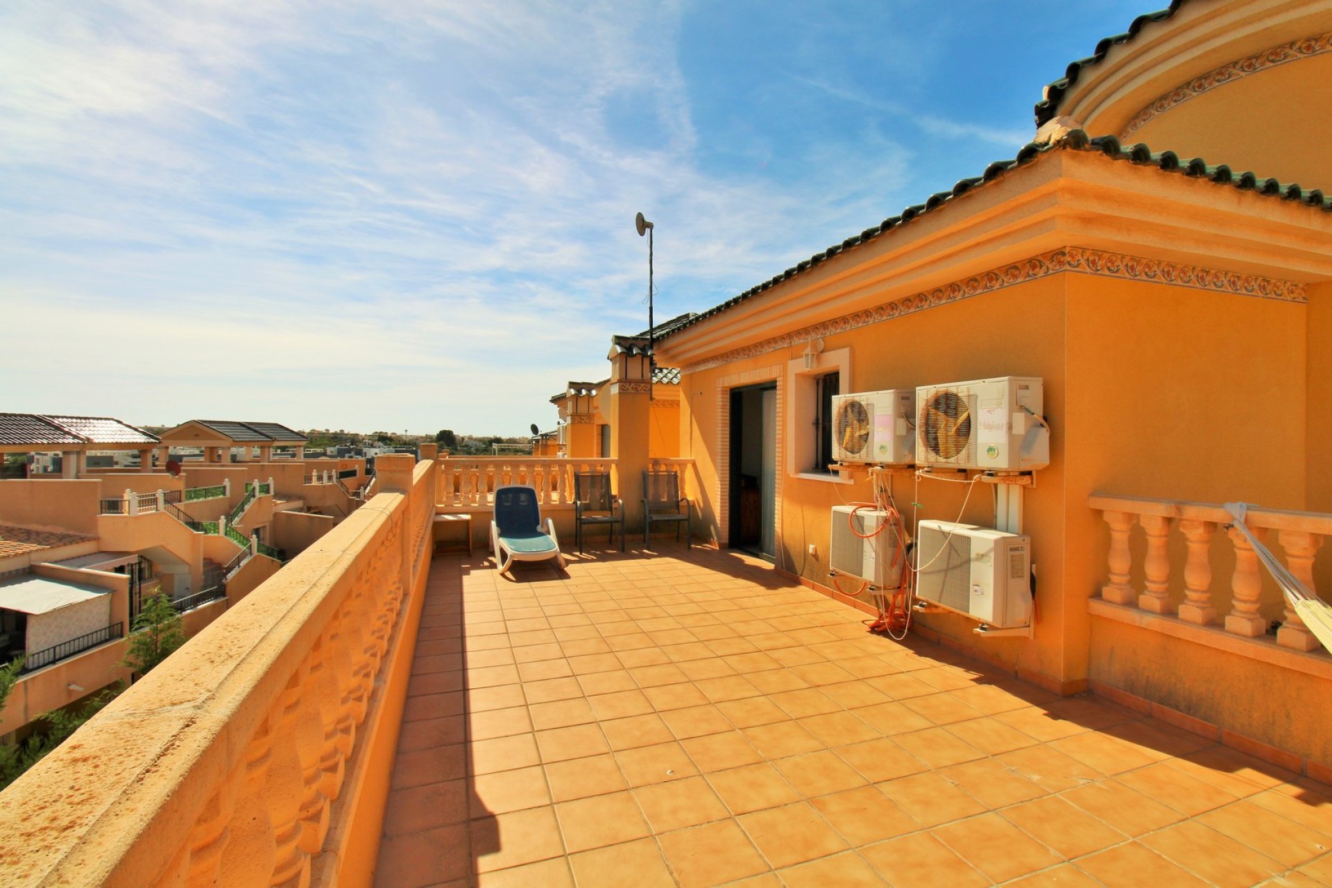 Återförsäljning - Detached Villa -
Villamartín - Villamartin