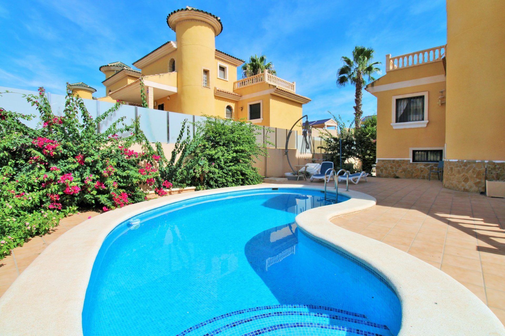 Återförsäljning - Detached Villa -
Villamartín - Villamartin