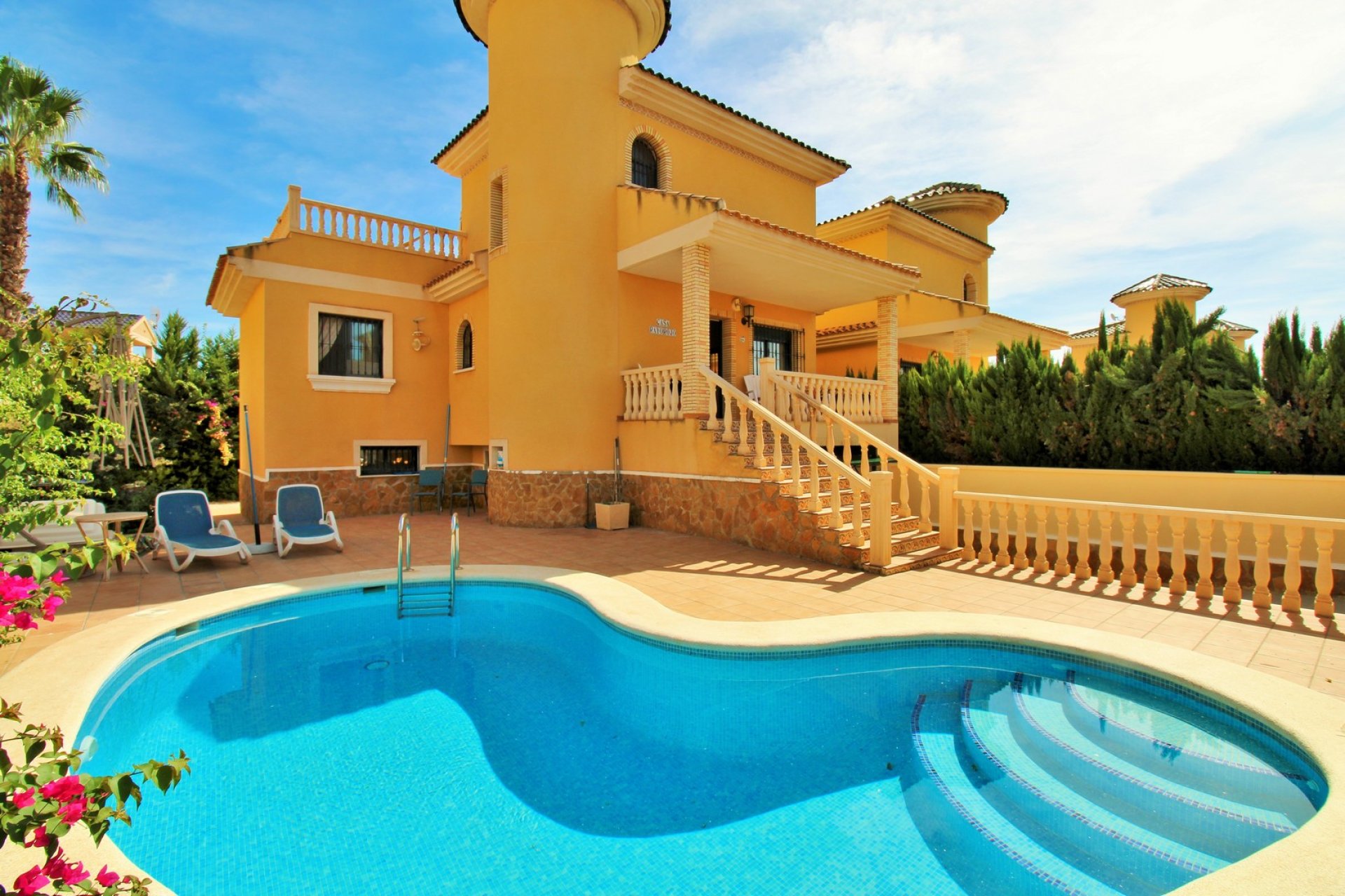 Återförsäljning - Detached Villa -
Villamartín - Villamartin