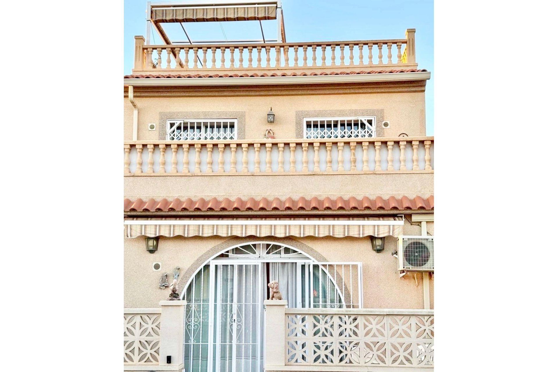 Återförsäljning - Radhus -
Torrevieja - Costa Blanca