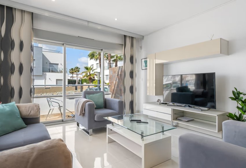 Återförsäljning - Semi Detached Villa -
Punta Prima - Marina Med