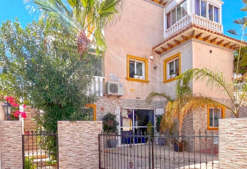 Återförsäljning - Villa -
La Zenia - Costa Blanca