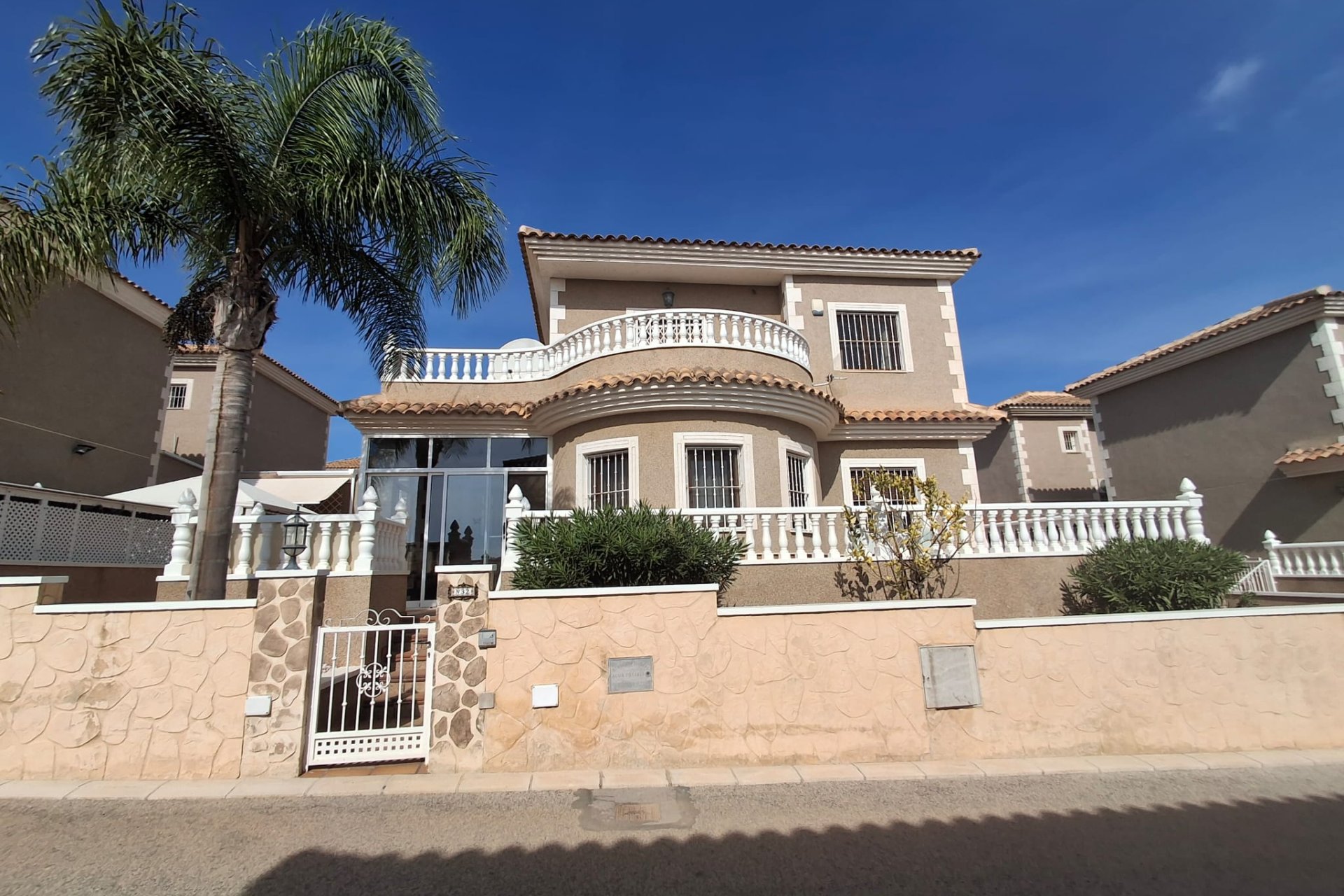 Återförsäljning - Villa -
Los Balcones