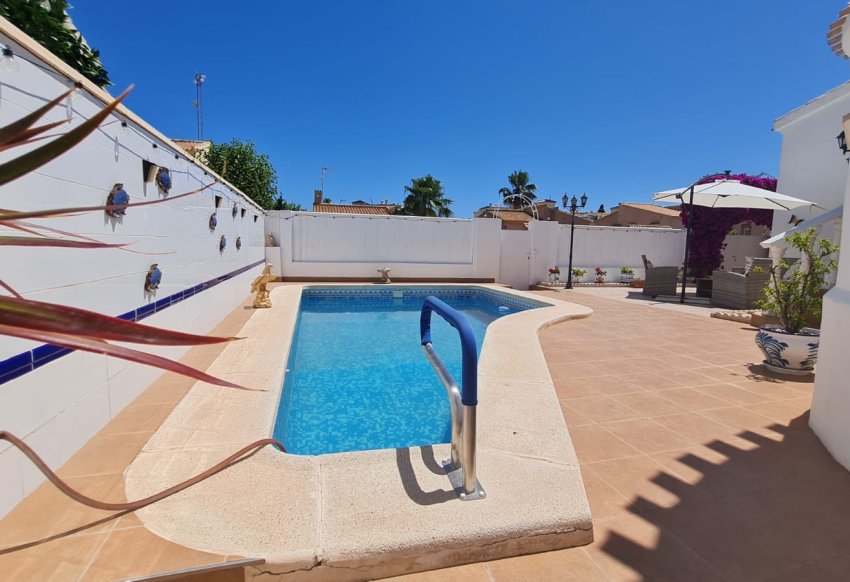 Återförsäljning - Villa -
Orihuela Costa - La Florida