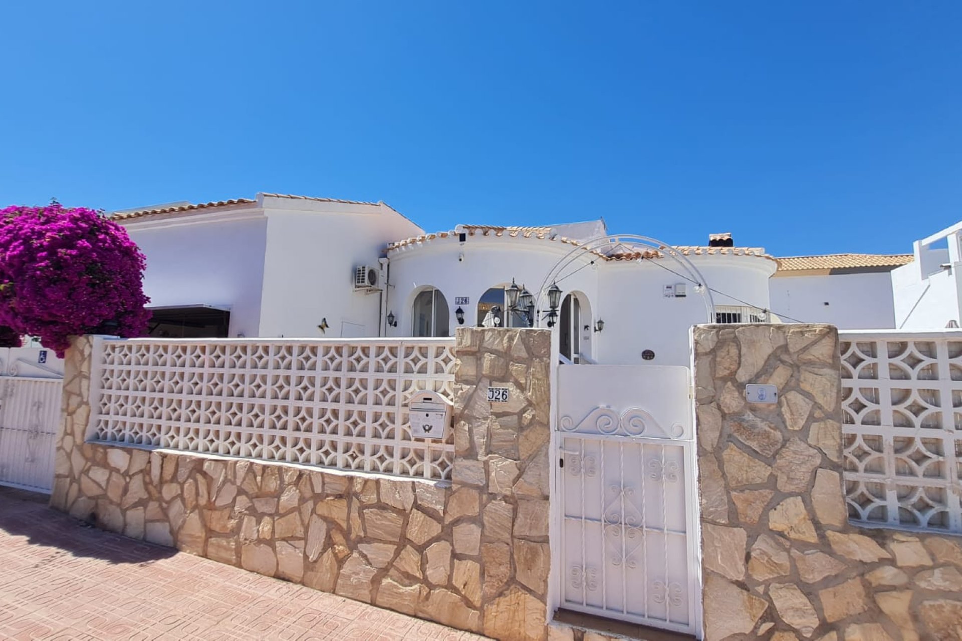 Återförsäljning - Villa -
Orihuela Costa - La Florida