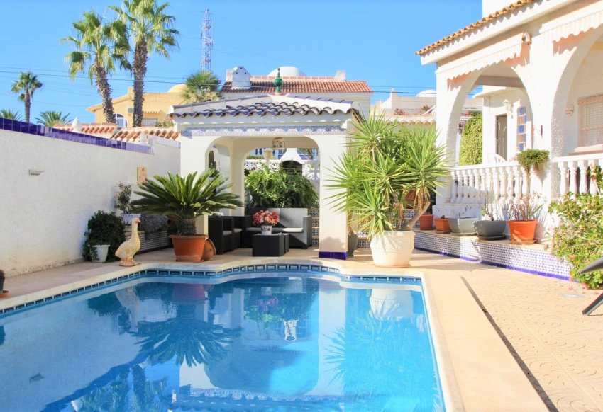 Återförsäljning - Villa -
Orihuela Costa - Villamartín