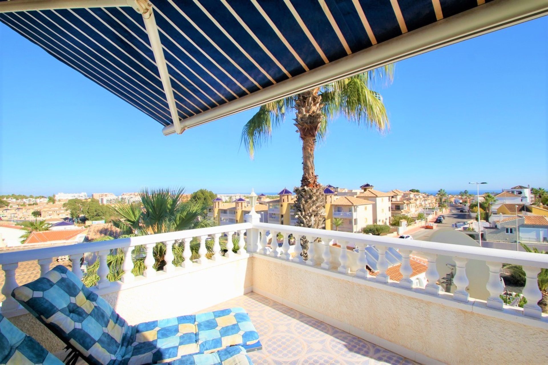Återförsäljning - Villa -
Orihuela Costa - Villamartín