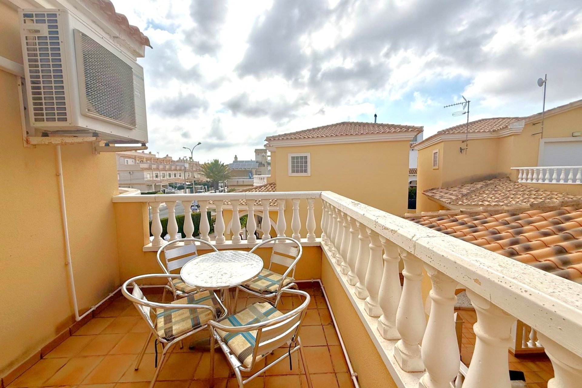 Återförsäljning - Villa -
Orihuela Costa - Villamartín