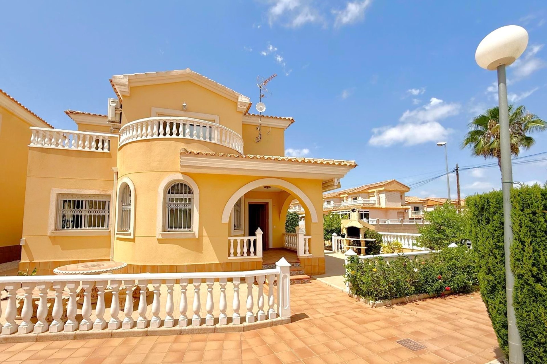 Återförsäljning - Villa -
Orihuela Costa - Villamartín