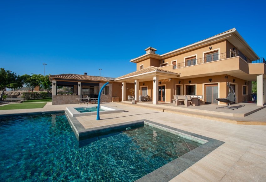 Återförsäljning - Villa -
Torremendo