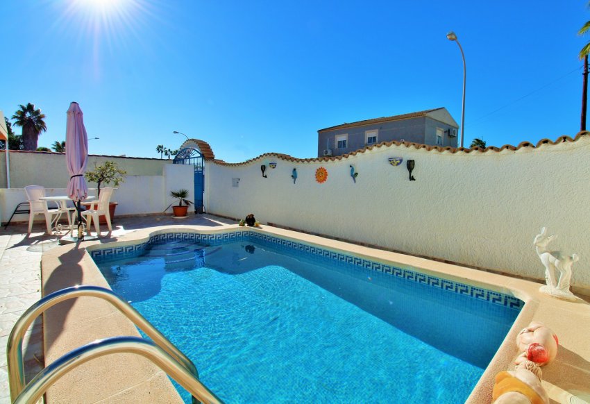 Återförsäljning - Villa -
Torrevieja - El Chaparral
