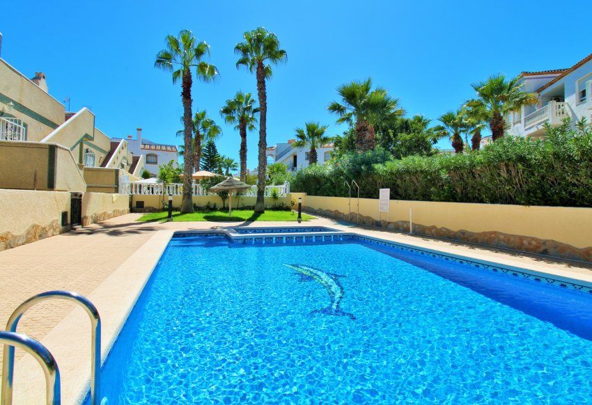 Återförsäljning - Villa -
Villamartín - Las Violetas
