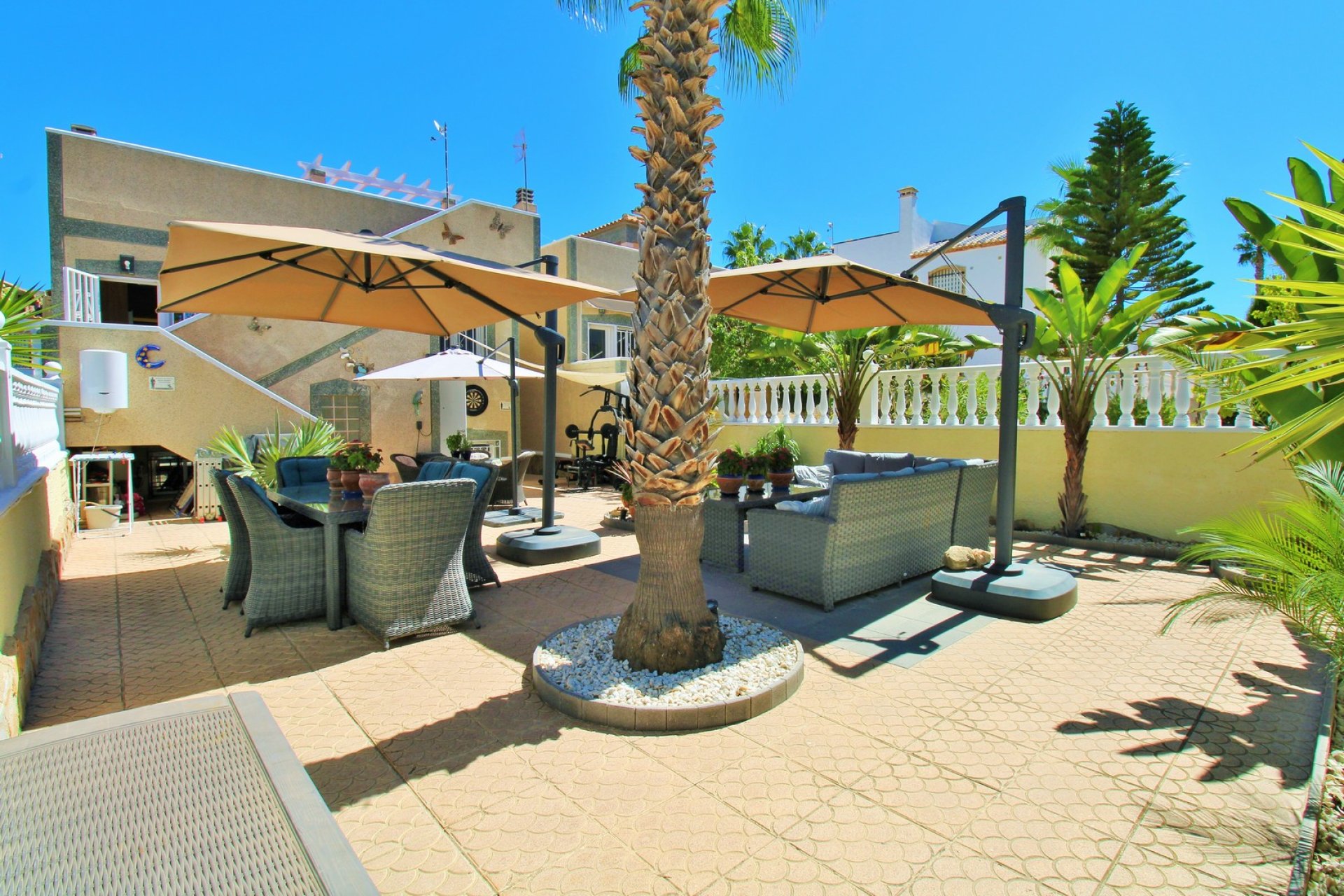 Återförsäljning - Villa -
Villamartín - Las Violetas