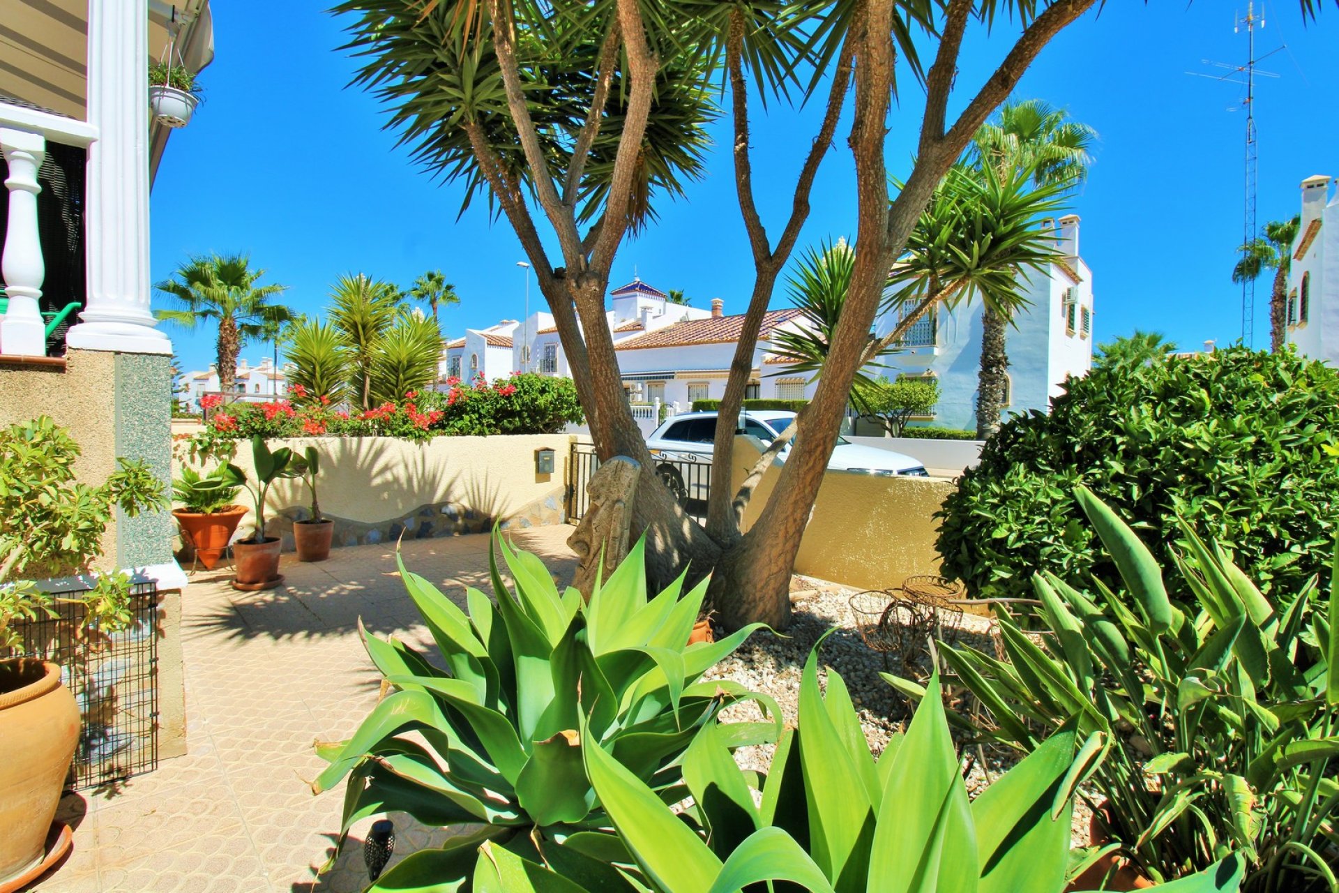 Återförsäljning - Villa -
Villamartín - Las Violetas