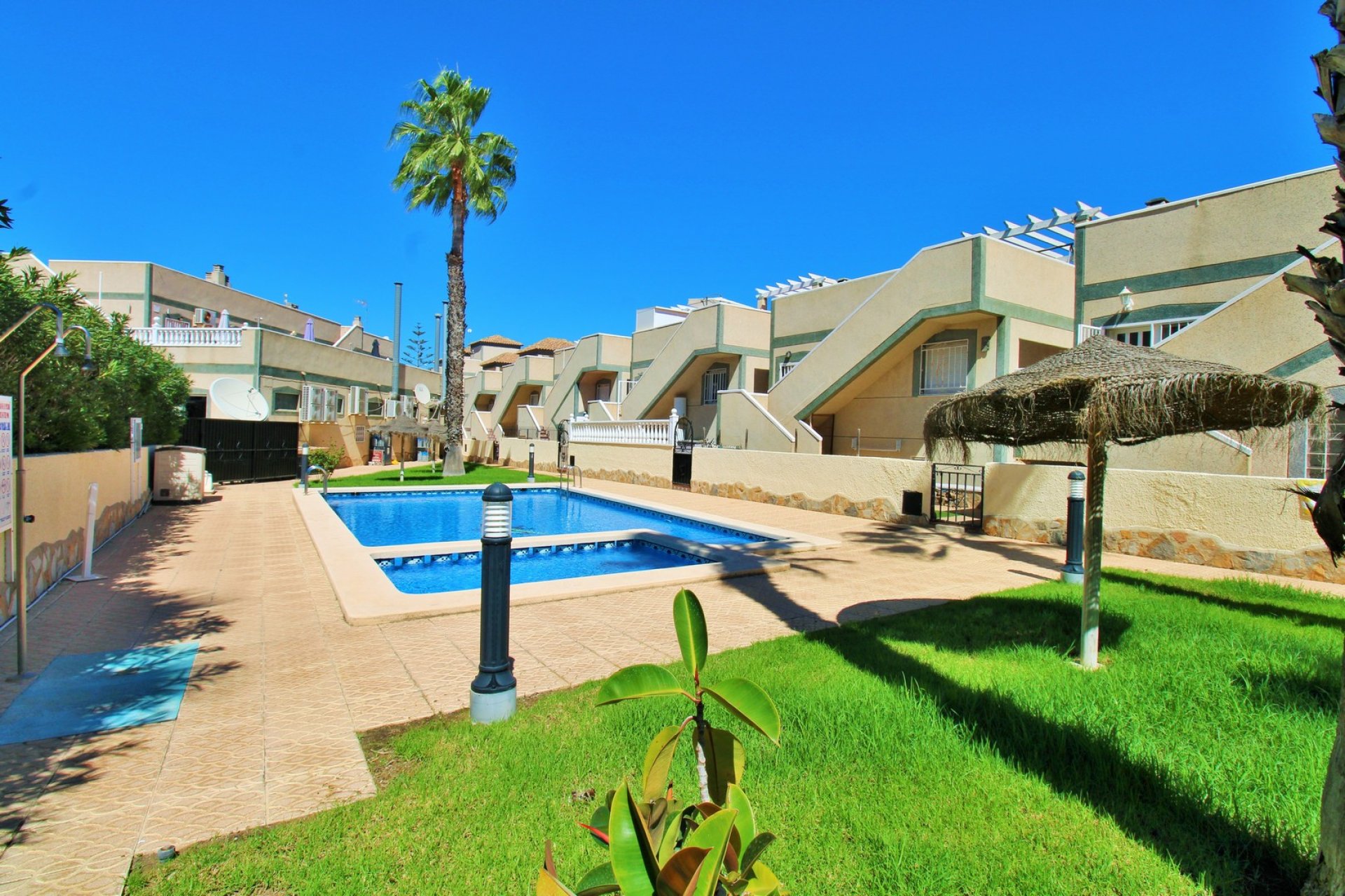 Återförsäljning - Villa -
Villamartín - Las Violetas