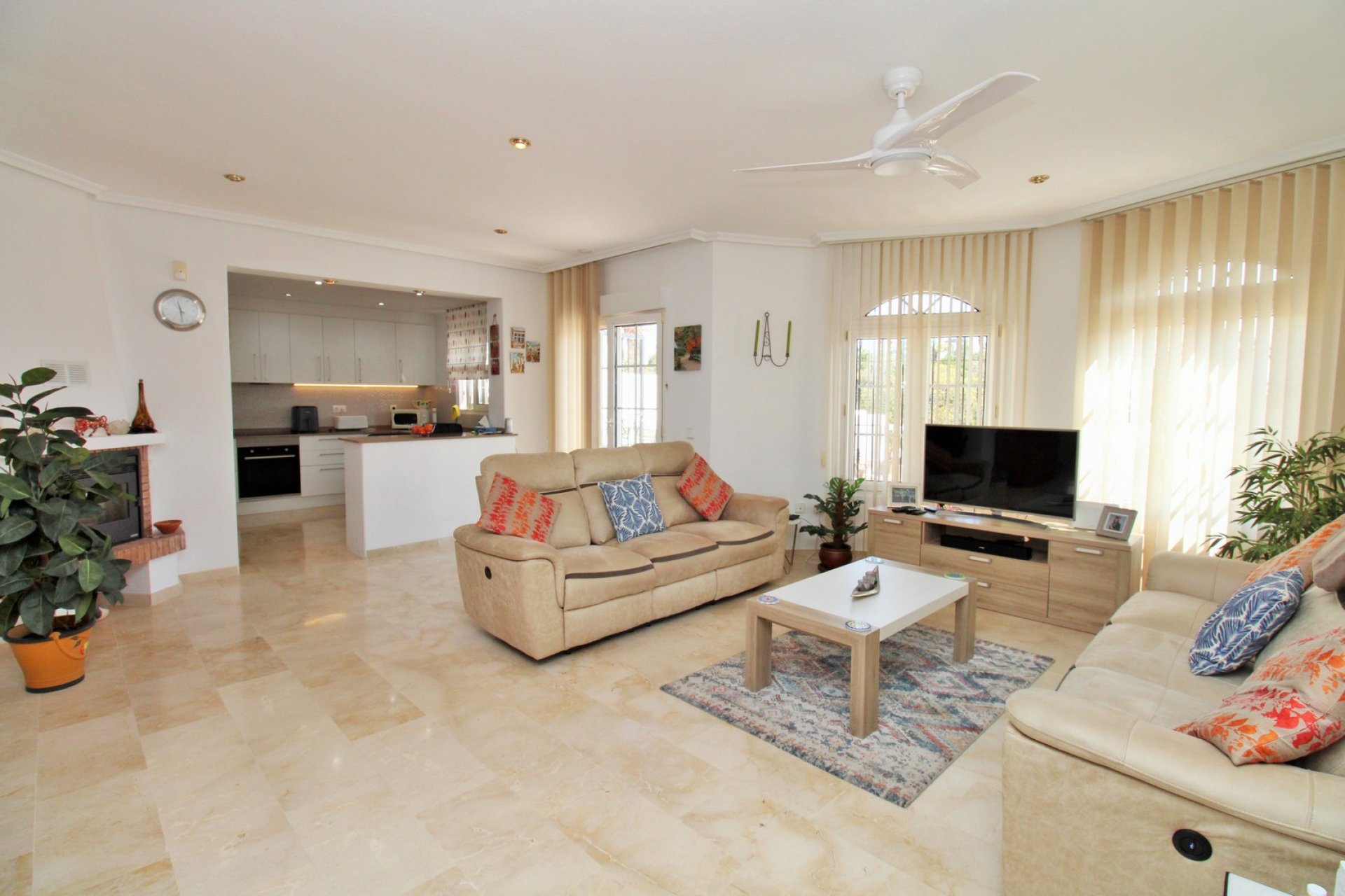 Återförsäljning - Villa -
Villamartín - Los Dolses