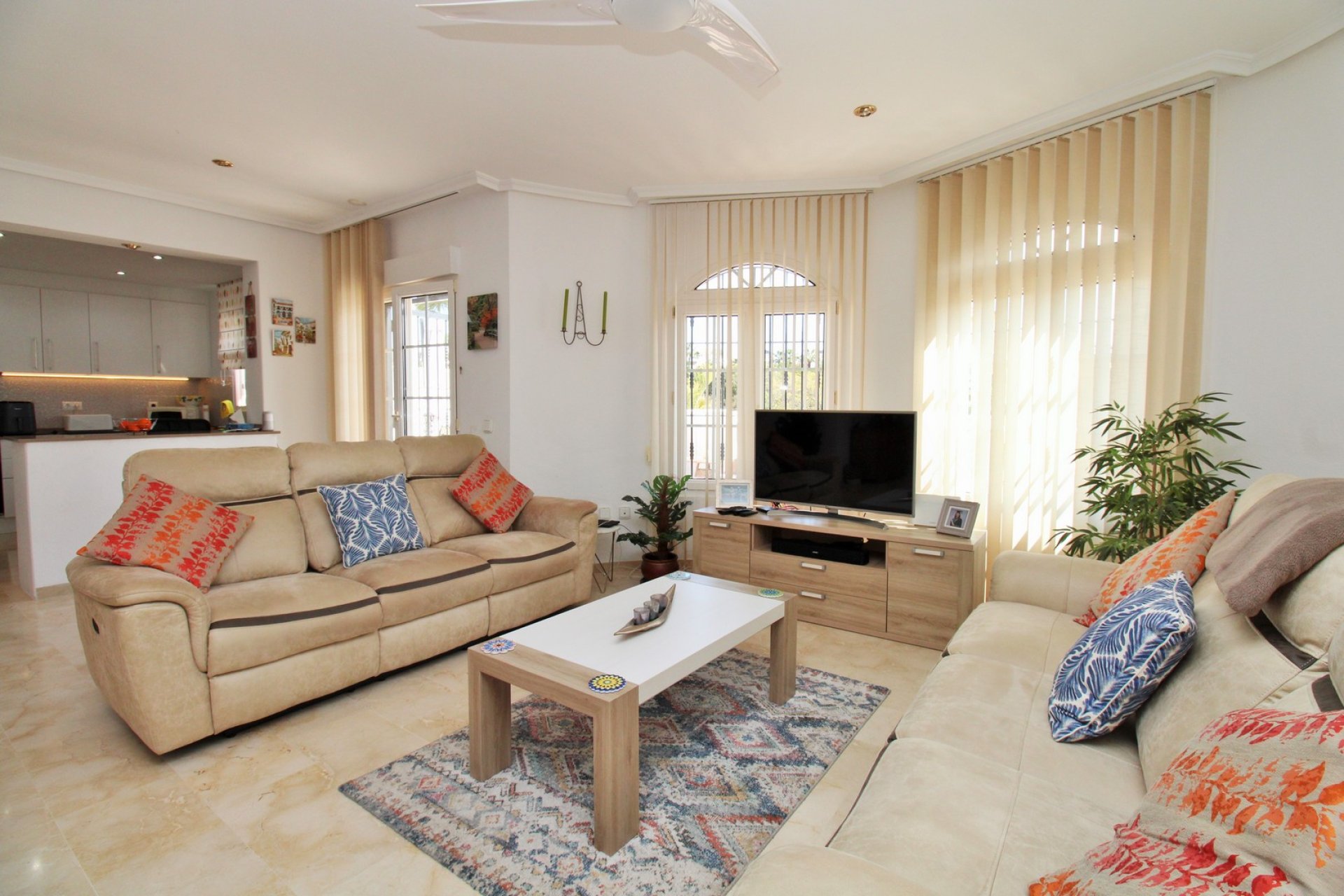 Återförsäljning - Villa -
Villamartín - Los Dolses