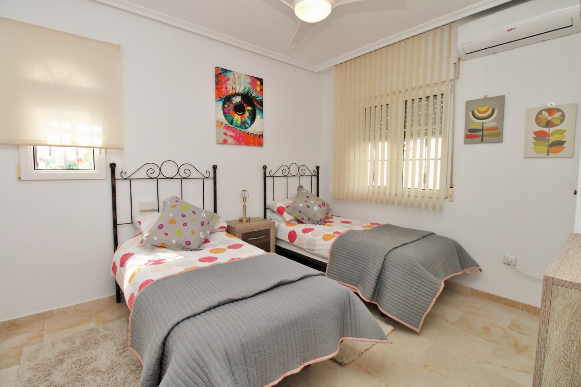 Återförsäljning - Villa -
Villamartín - Los Dolses