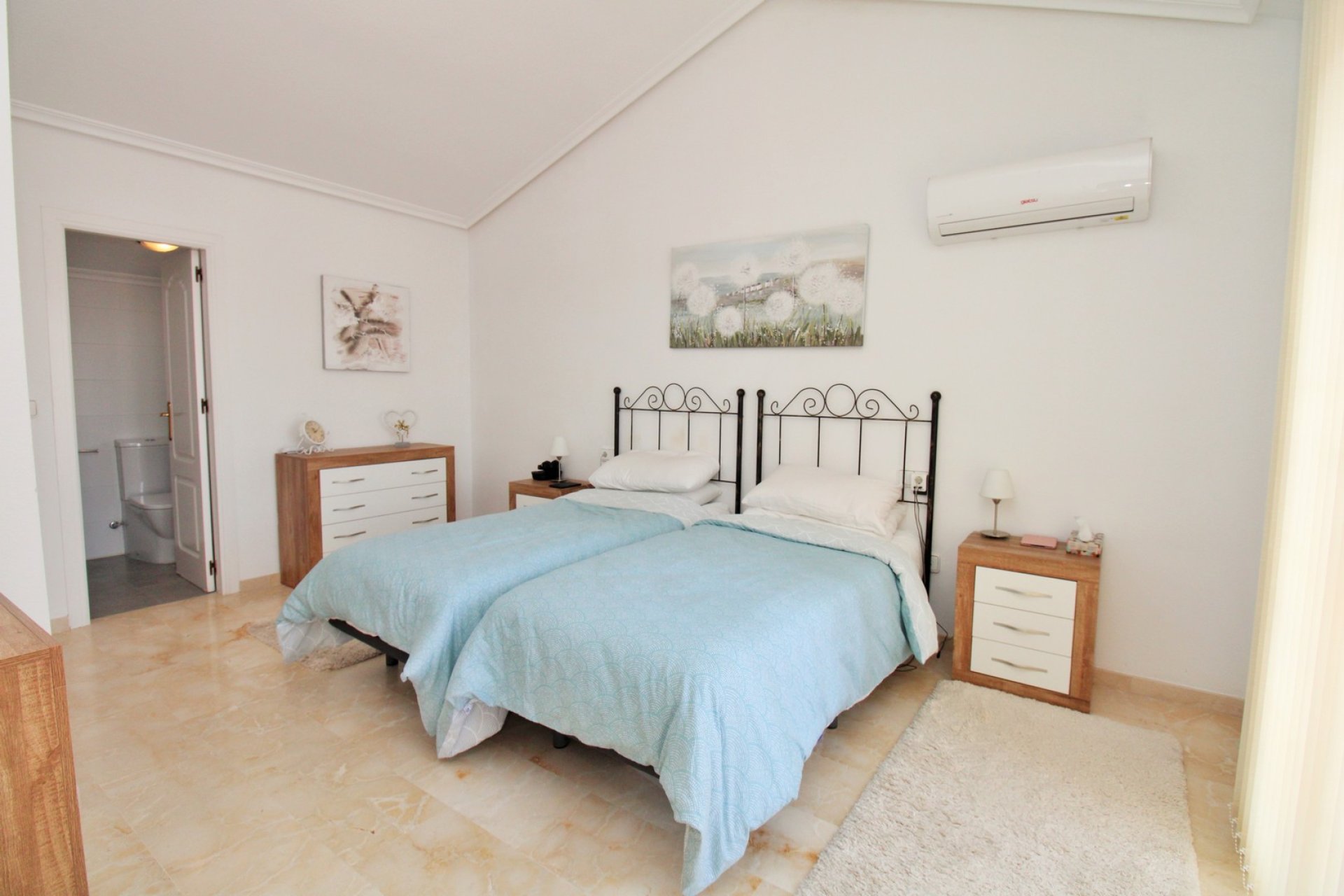 Återförsäljning - Villa -
Villamartín - Los Dolses