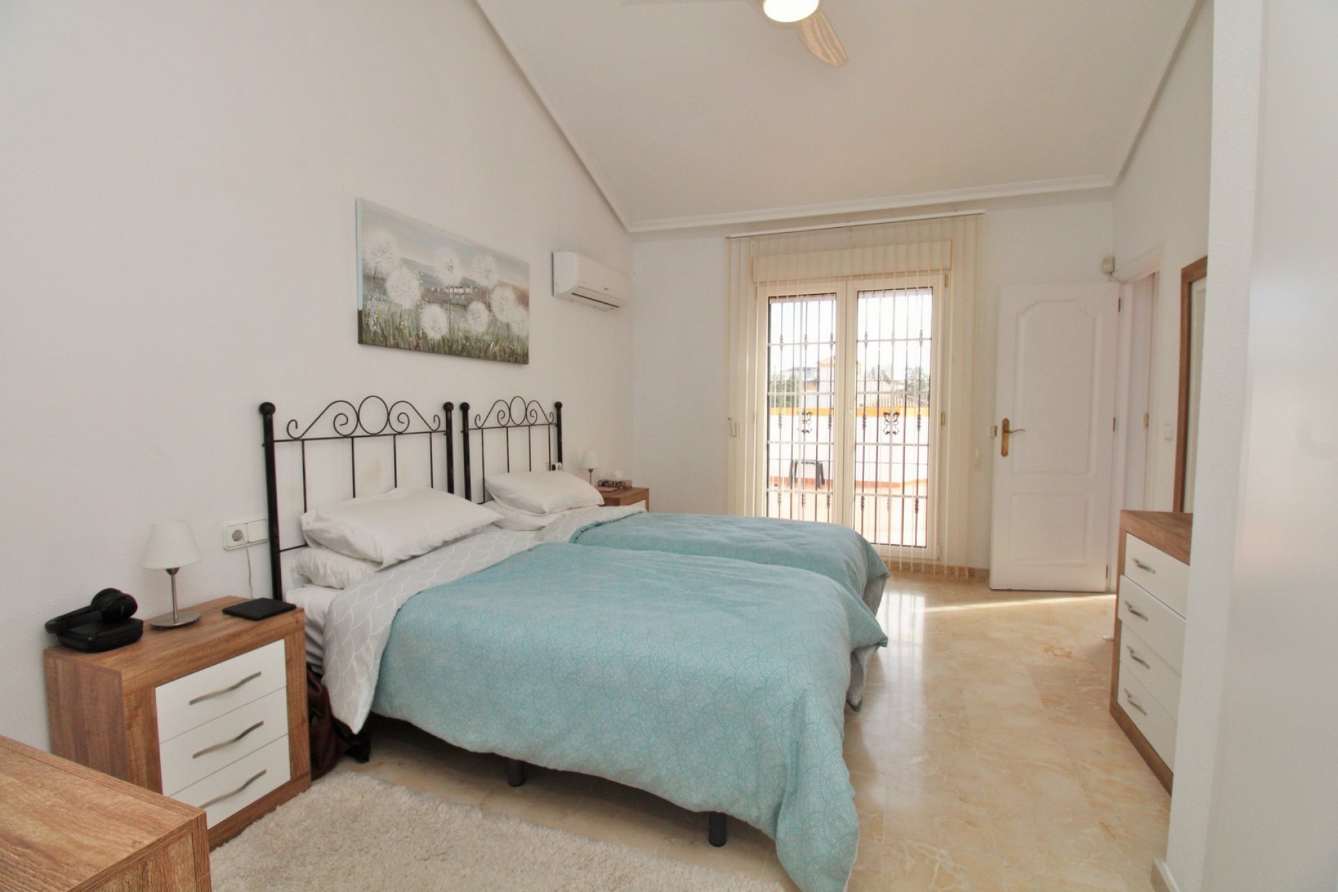 Återförsäljning - Villa -
Villamartín - Los Dolses