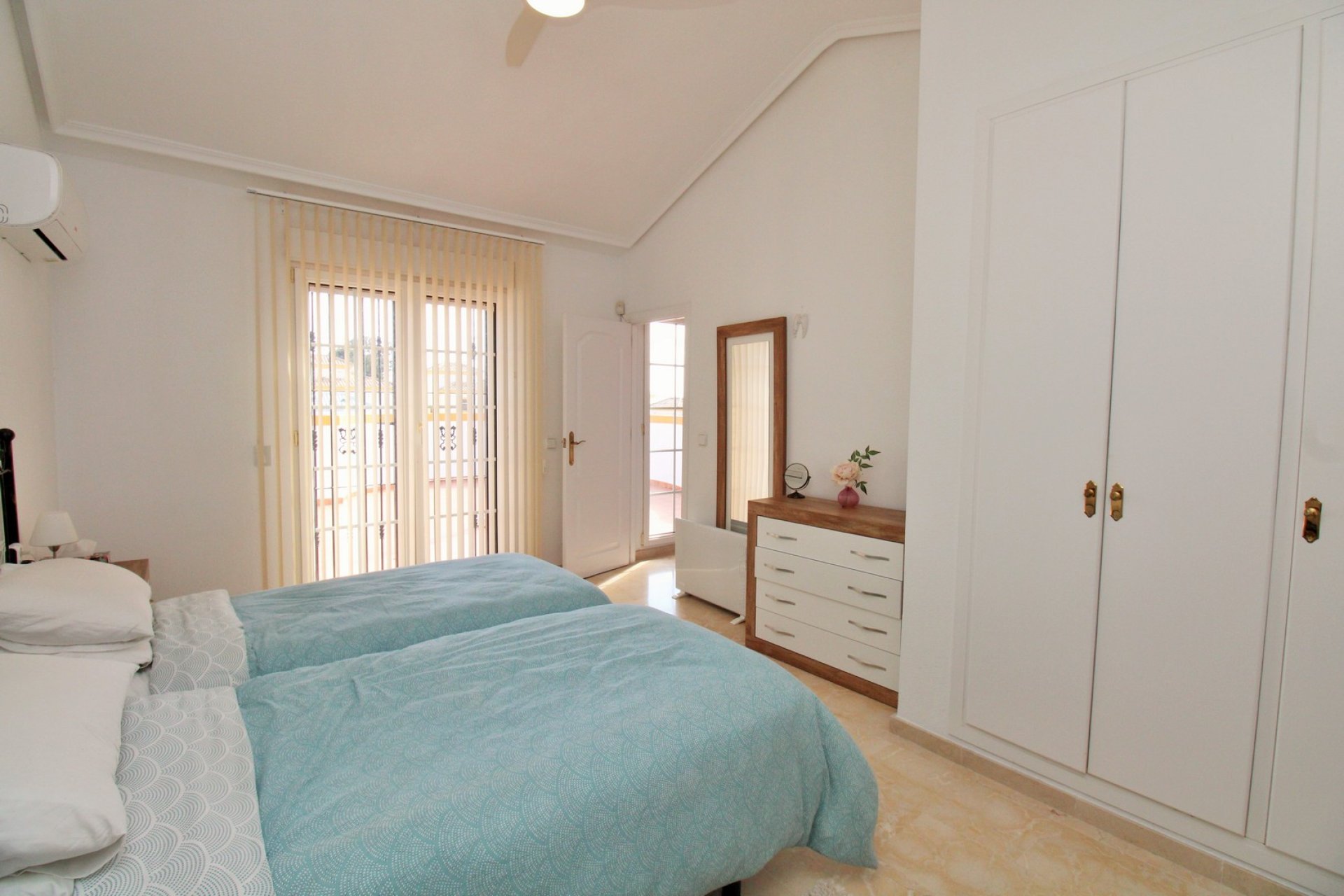 Återförsäljning - Villa -
Villamartín - Los Dolses