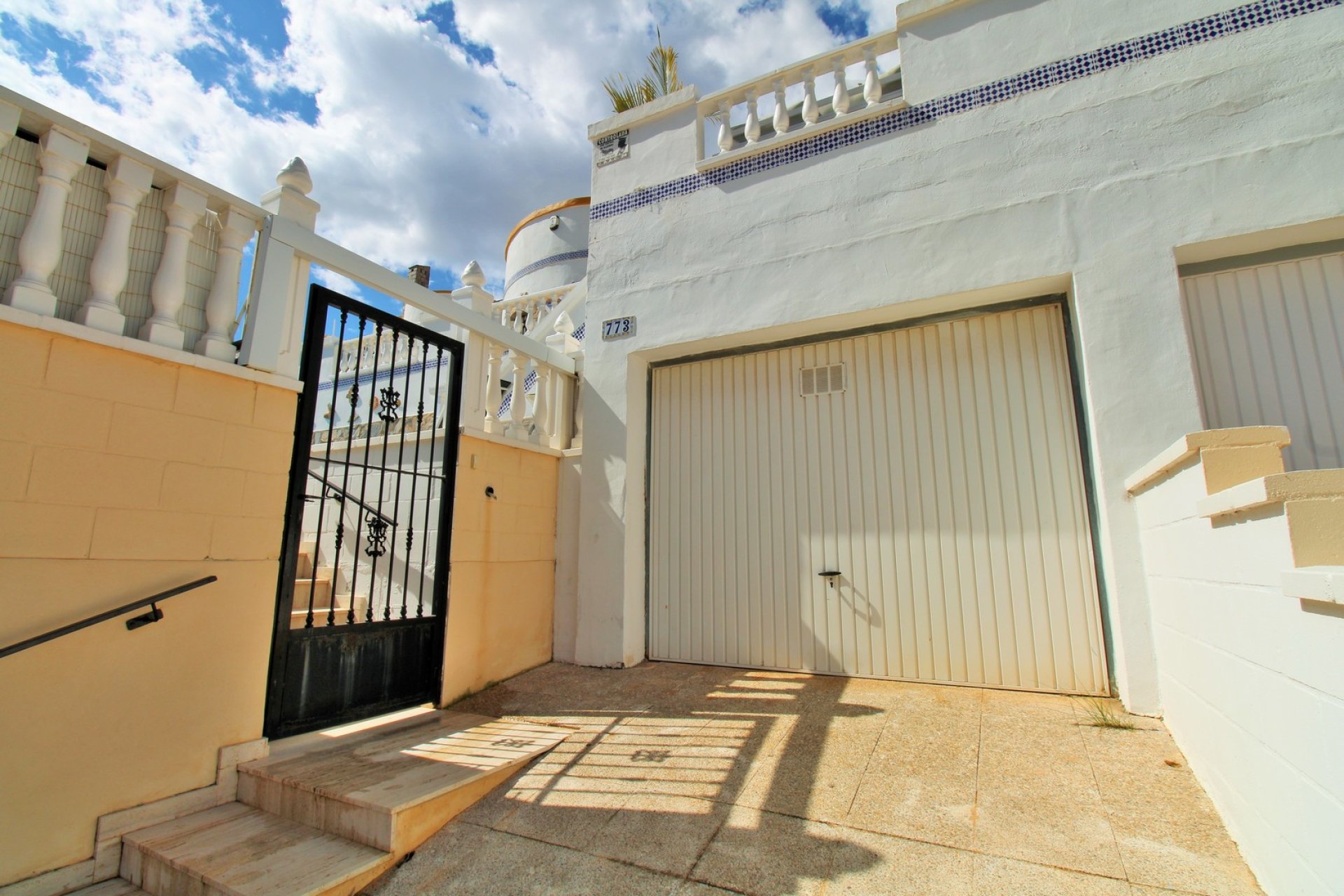 Återförsäljning - Villa -
Villamartín - Los Dolses