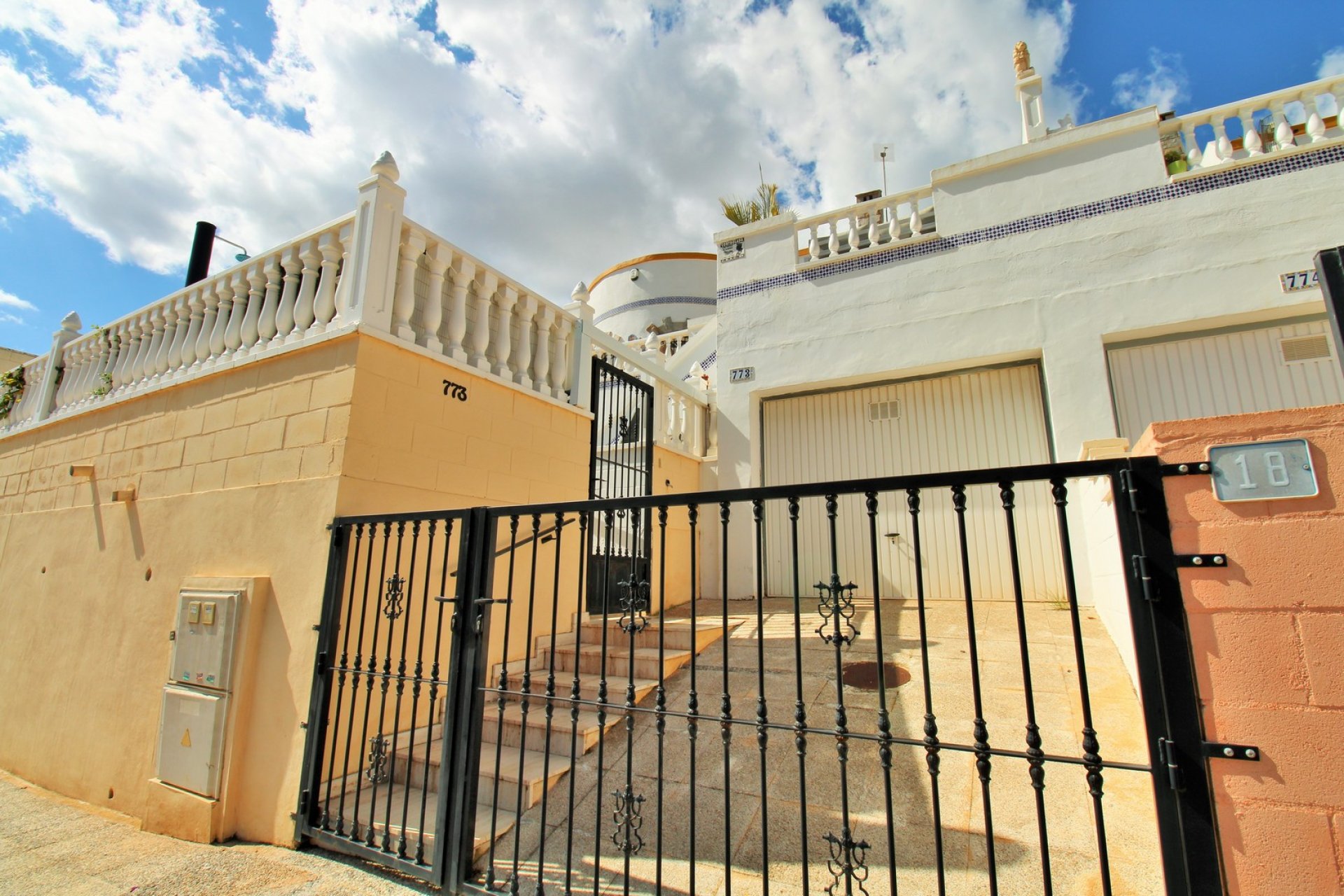 Återförsäljning - Villa -
Villamartín - Los Dolses