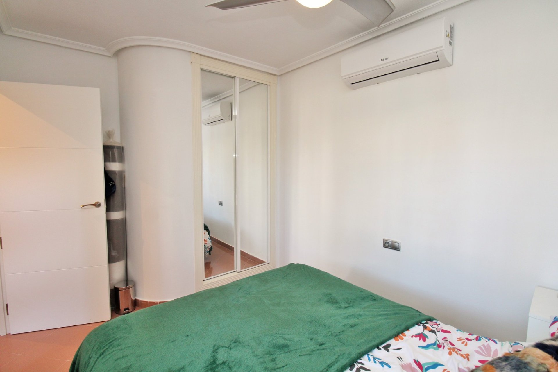 Återförsäljning - Villa -
Villamartín - Los Dolses