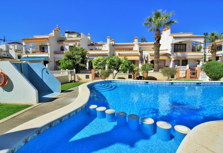 Återförsäljning - Villa -
Villamartín - Los Dolses