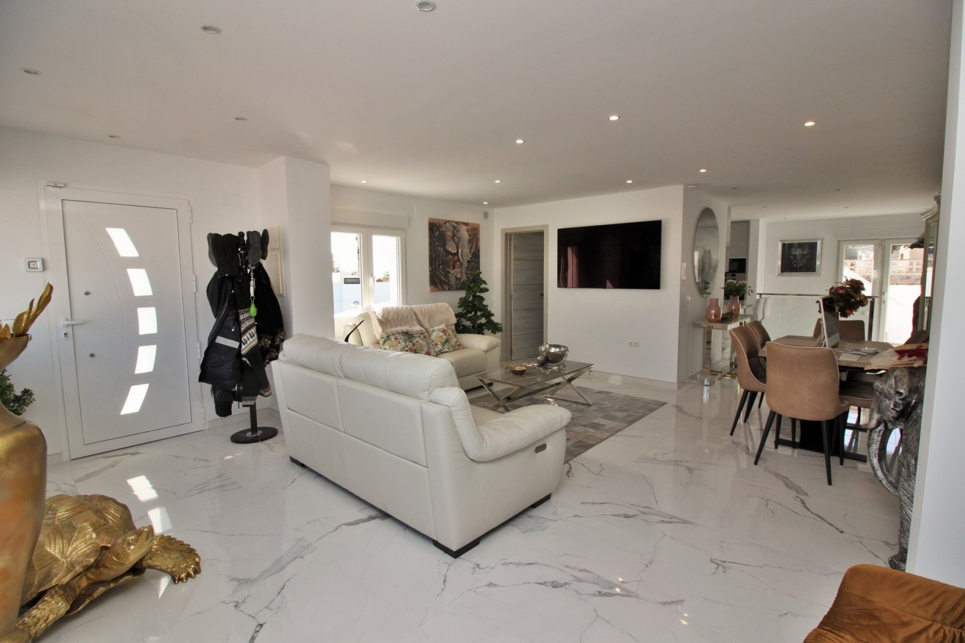 Återförsäljning - Villa -
Villamartín - Villamartin