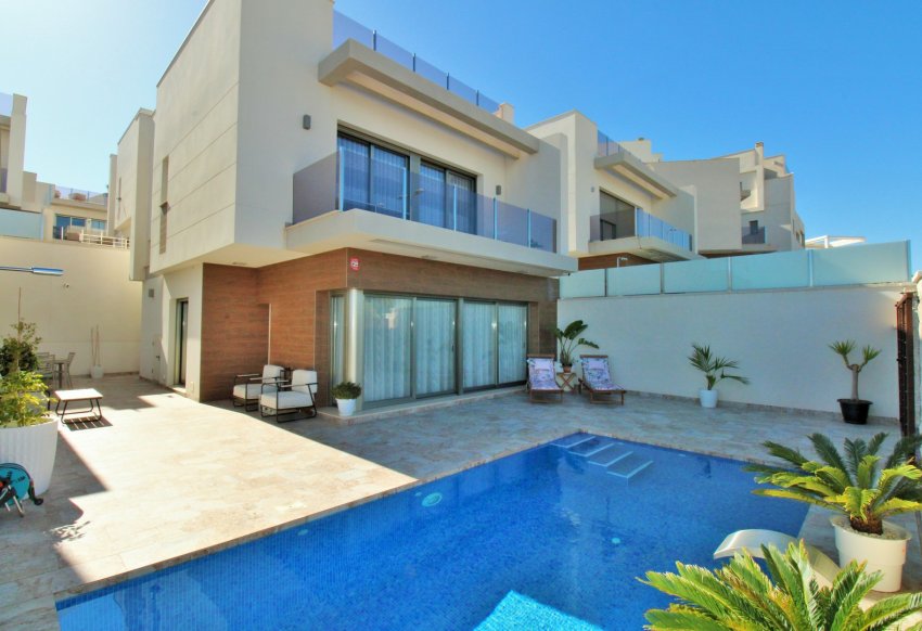 Återförsäljning - Villa -
Villamartín - Villamartin