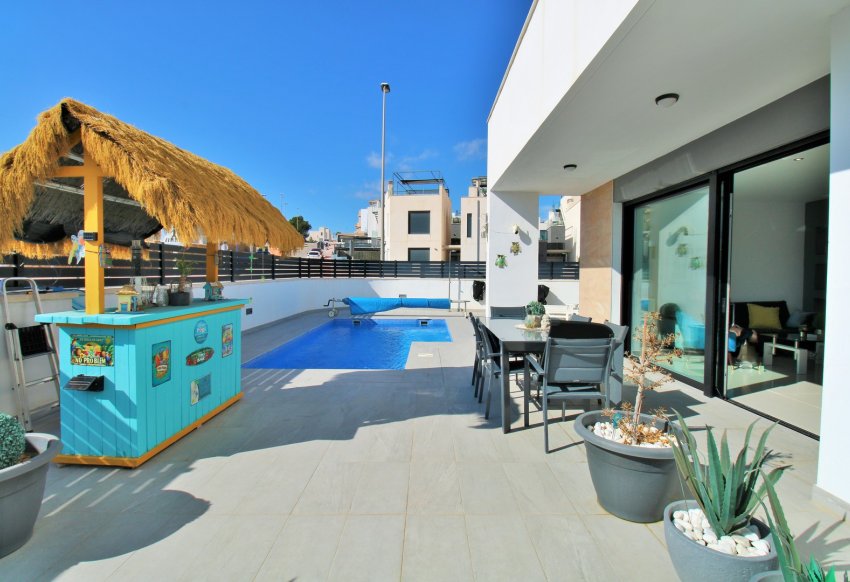 Återförsäljning - Villa -
Villamartín - Villamartin