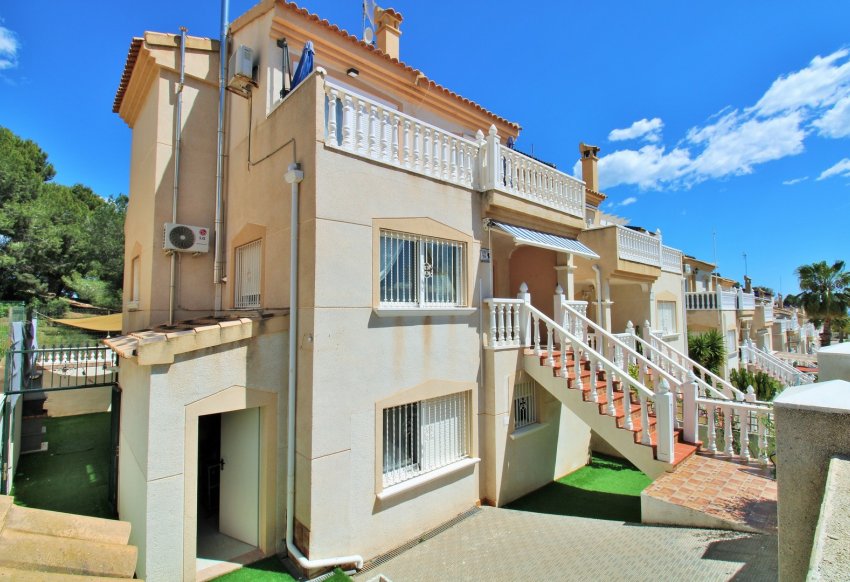 Återförsäljning - Villa -
Villamartín - Villamartin