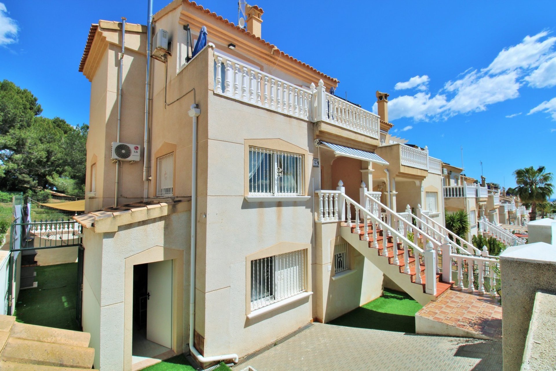Återförsäljning - Villa -
Villamartín - Villamartin