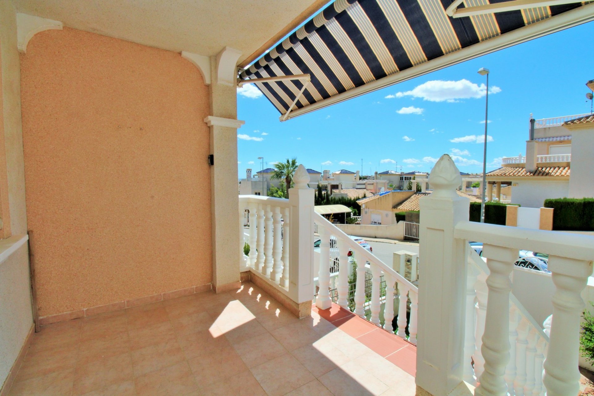 Återförsäljning - Villa -
Villamartín - Villamartin