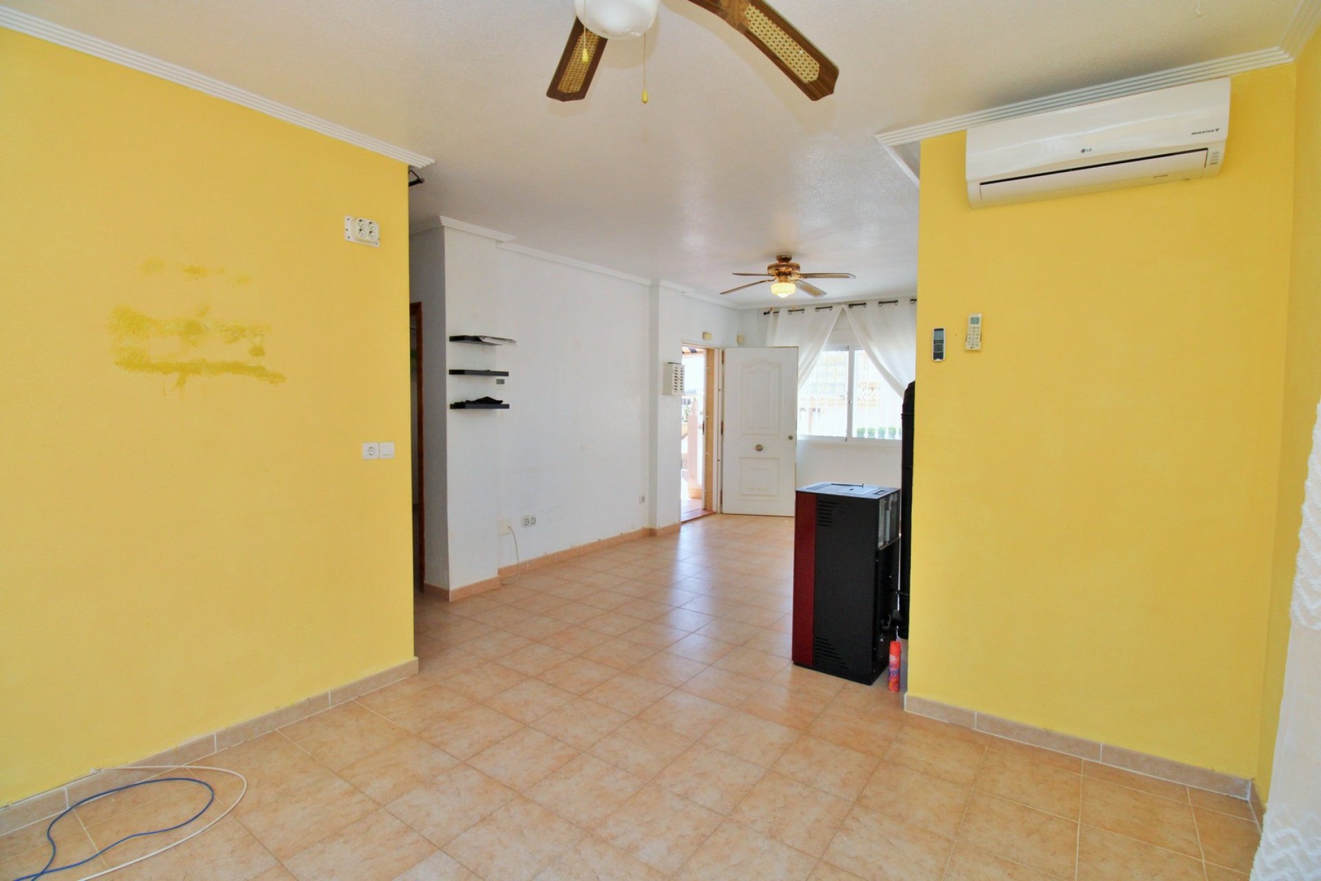 Återförsäljning - Villa -
Villamartín - Villamartin