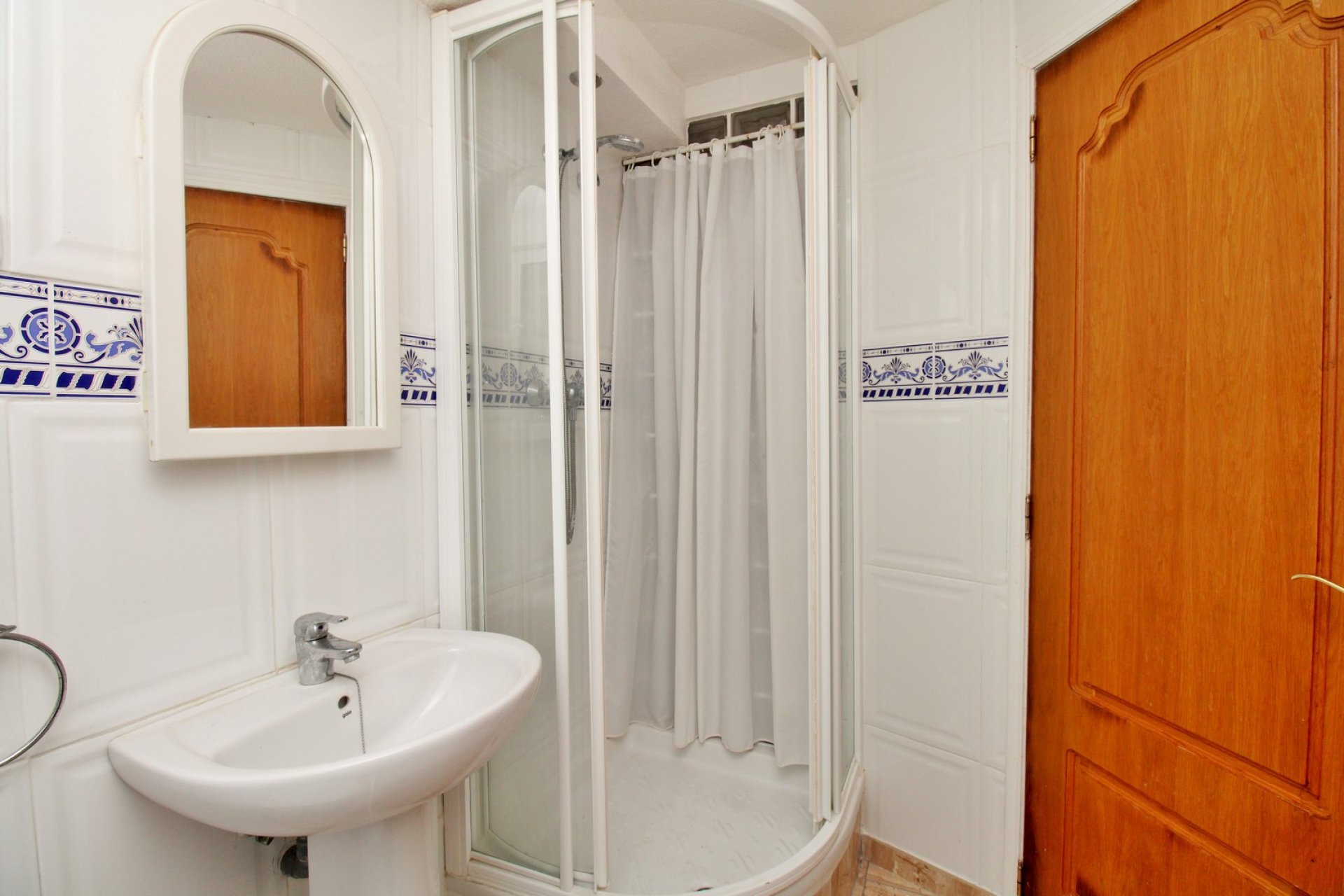 Återförsäljning - Villa -
Villamartín - Villamartin
